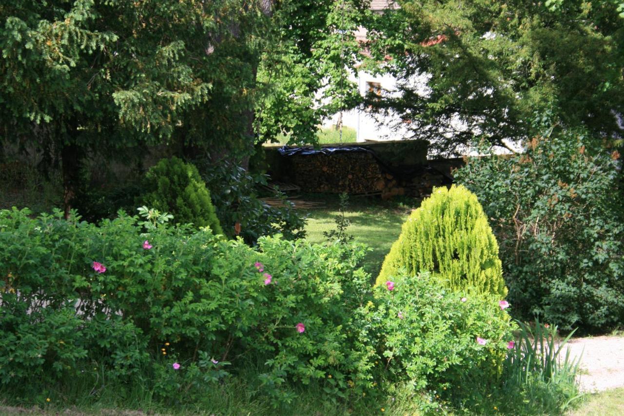 Chateau D'Arfeuilles Chambres Et Tables D'Hotes Exterior photo