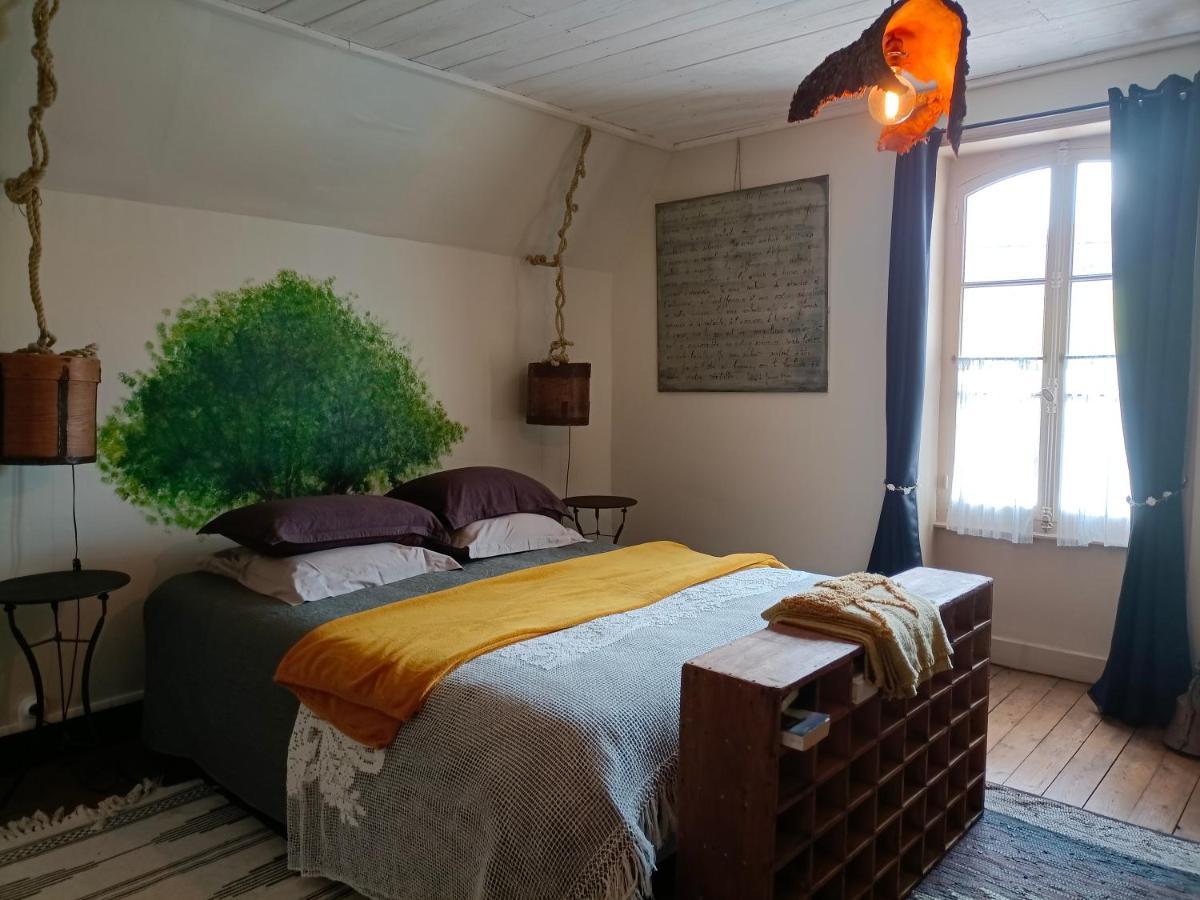 Chateau D'Arfeuilles Chambres Et Tables D'Hotes Exterior photo