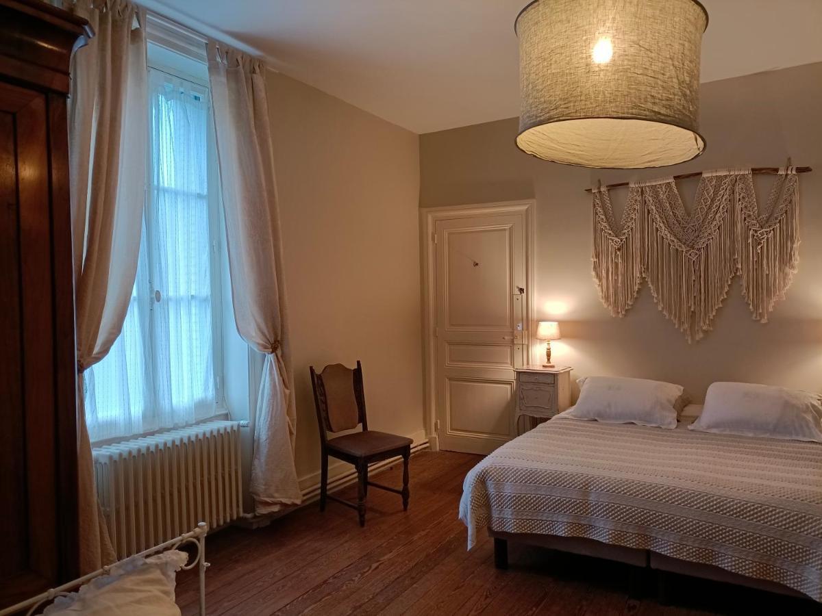 Chateau D'Arfeuilles Chambres Et Tables D'Hotes Exterior photo