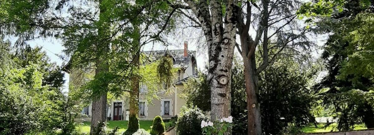 Chateau D'Arfeuilles Chambres Et Tables D'Hotes Exterior photo